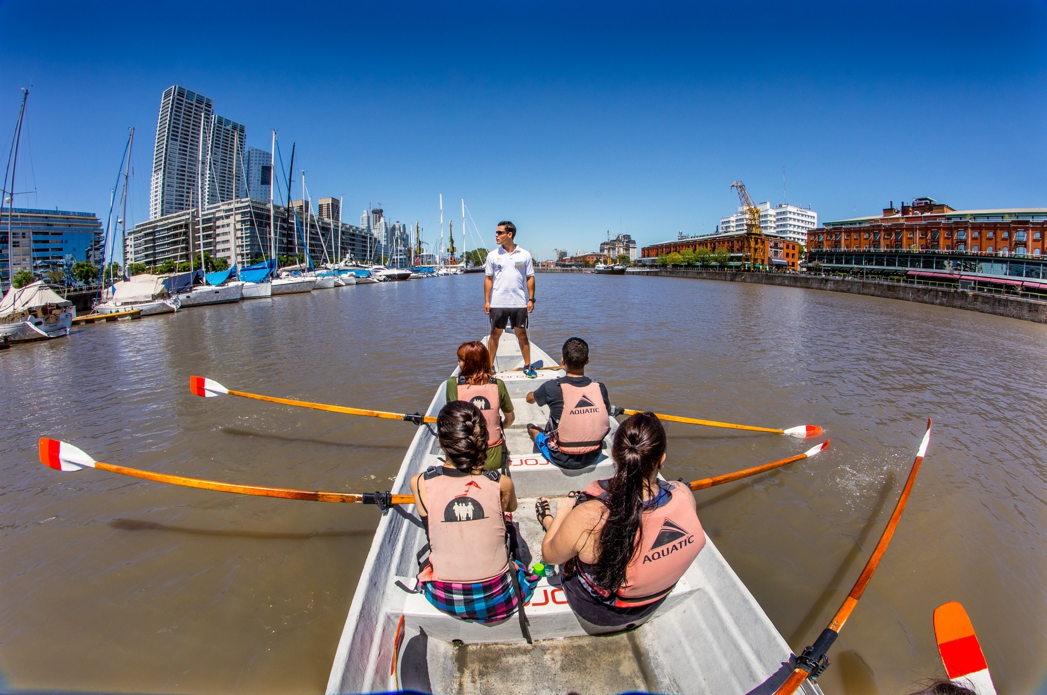 Remo Puerto Madero skyline BA