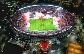 River Monumental lleno avión